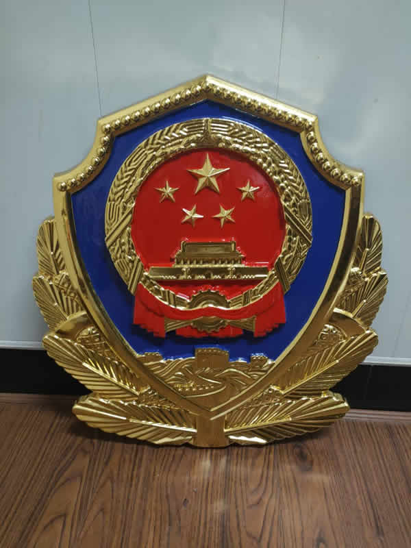 如何选择定做警徽的设计风格