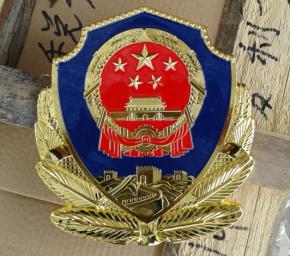 镀金警徽